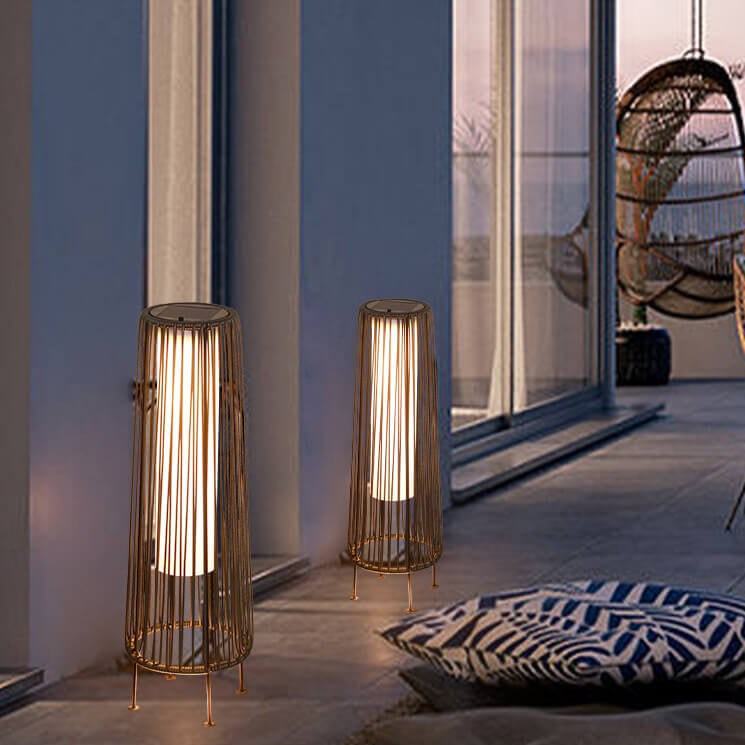 Moderne Minimalistisk Solvandsafvisende Rund Vertikal Trækstribe Jern Rattan LED Stående Gulvlampe Til Udendørs Patio |