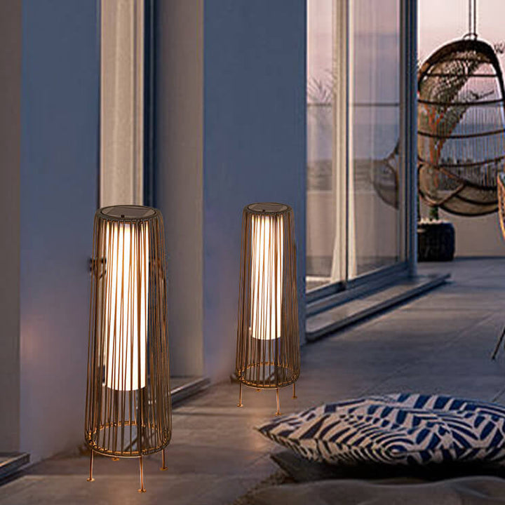 Moderne Minimalistisk Solvandsafvisende Rund Vertikal Trækstribe Jern Rattan LED Stående Gulvlampe Til Udendørs Patio |