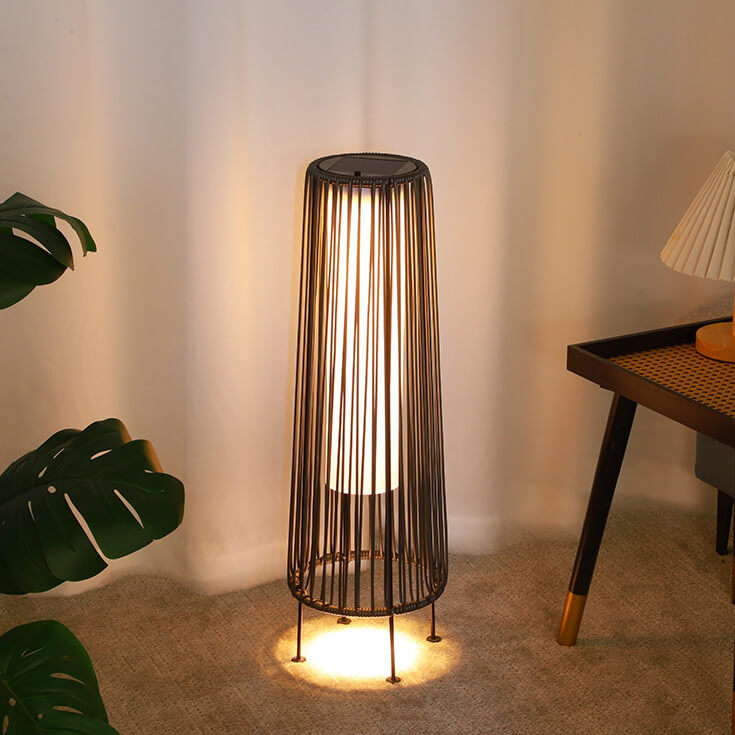Moderne Minimalistisk Solvandsafvisende Rund Vertikal Trækstribe Jern Rattan LED Stående Gulvlampe Til Udendørs Patio |