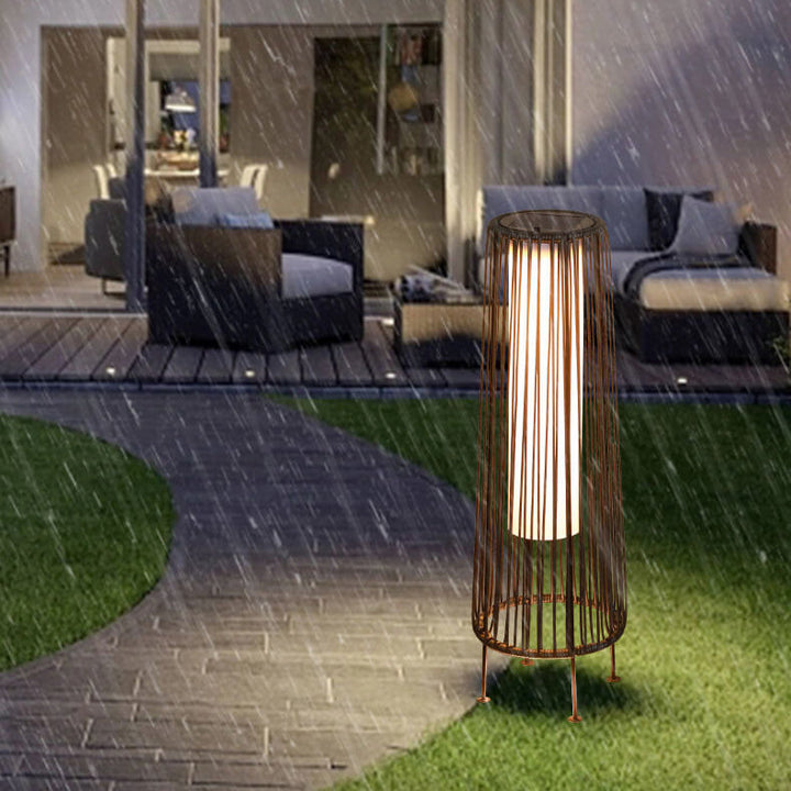 Moderne Minimalistisk Solvandsafvisende Rund Vertikal Trækstribe Jern Rattan LED Stående Gulvlampe Til Udendørs Patio |