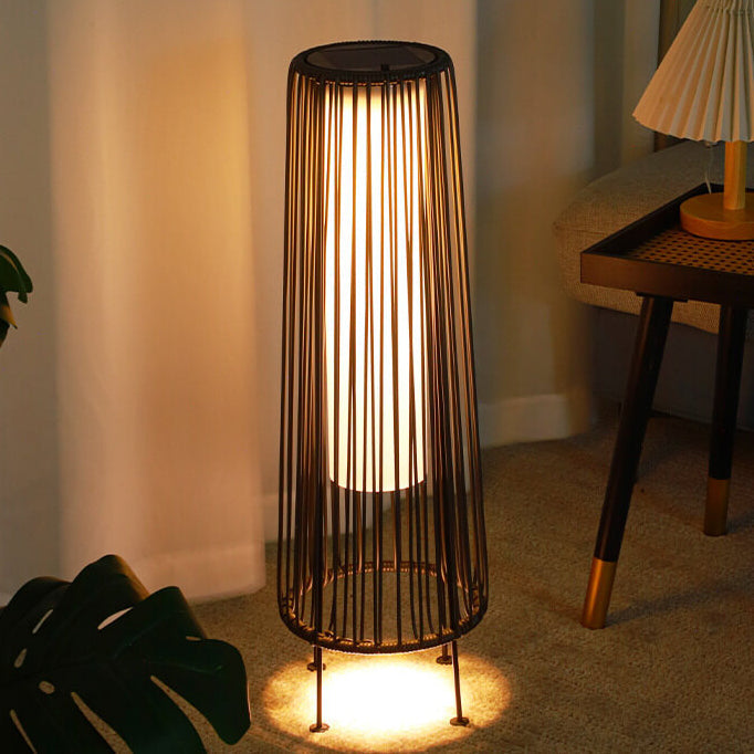 Moderne Minimalistisk Solvandsafvisende Rund Vertikal Trækstribe Jern Rattan LED Stående Gulvlampe Til Udendørs Patio |