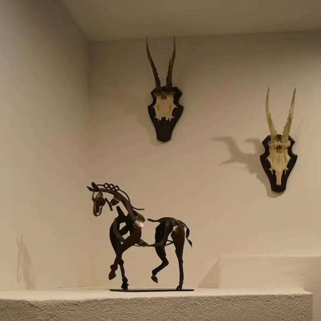 Hesteskulptur - AdonisMetal - Rustik Elegance - Tidløs Dekorativ Genstand