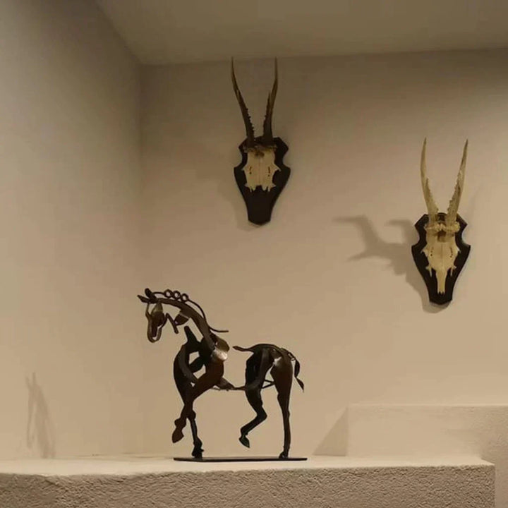 Hesteskulptur - AdonisMetal - Rustik Elegance - Tidløs Dekorativ Genstand