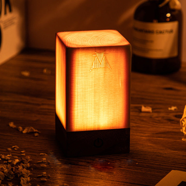 LumiWood – LED bordlampe med batteri og touch-kontrol