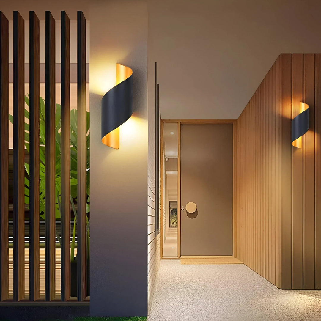 LumiTwist – Moderne Twisted LED Væglampe