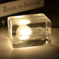 BrightCube – Minimalistisk Bordlampe med Transparent Glasboks