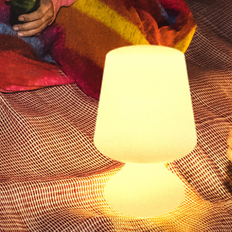 Moderne Minimalistisk PE Kop Form USB LED Bordlampe Natlys til Udendørs Terrasse |