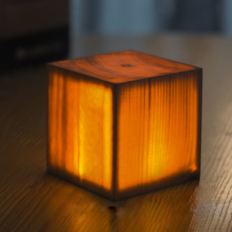 LumiWood – LED bordlampe med batteri og touch-kontrol