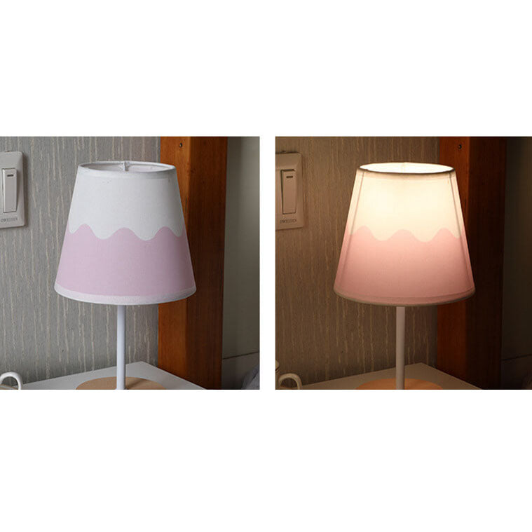 Nordisk Vintage Stof Cone Massivt Træ LED Bordlampe