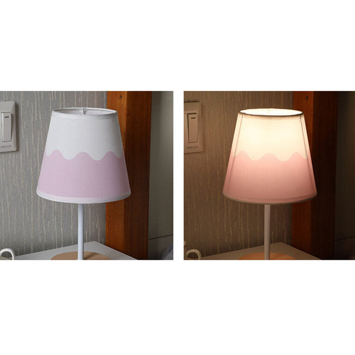 Nordisk Vintage Stof Cone Massivt Træ LED Bordlampe