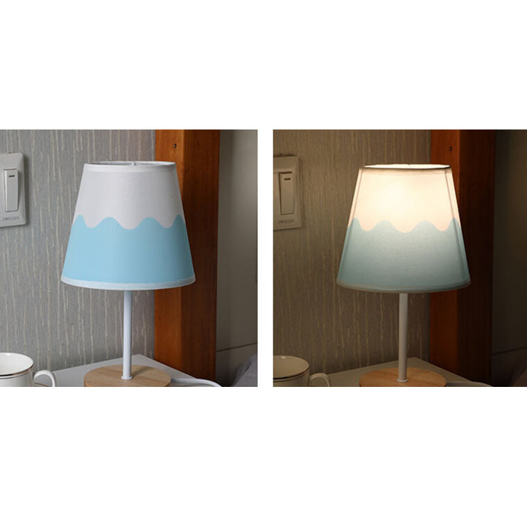Nordisk Vintage Stof Cone Massivt Træ LED Bordlampe