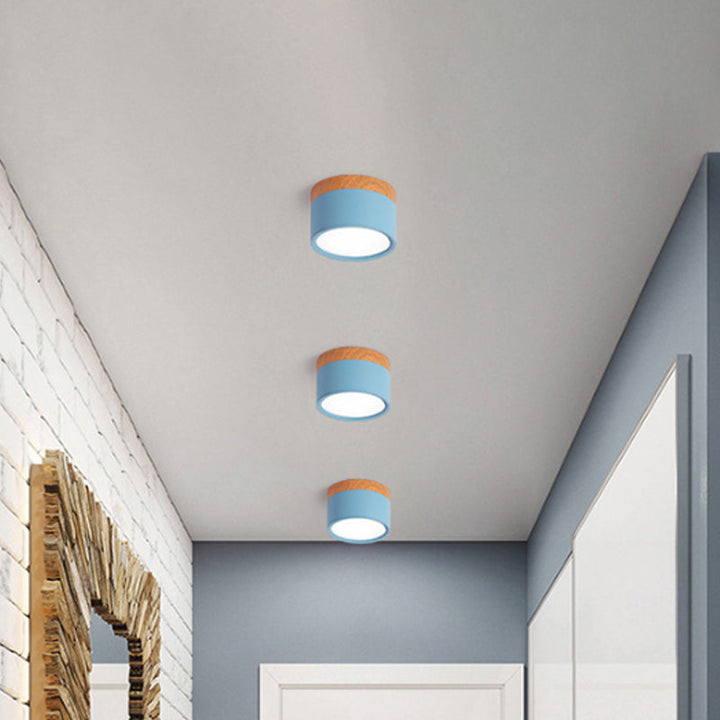 Moderne Macaron Loftlampe – Kompakt Metal/Træ Flush Mount Belysning til Køkken og Bar i Gul, Blå og Sort
