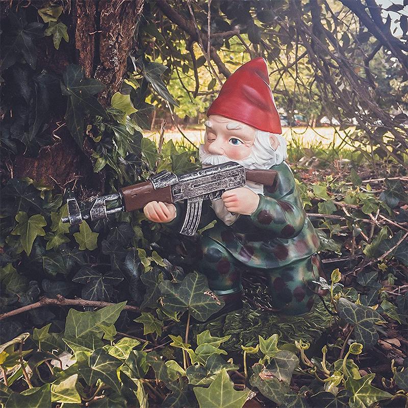 Militær Havegnom med Camouflageuniform