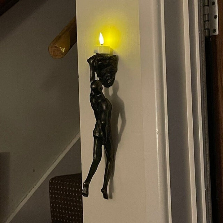 Klatrevæg hængende statuer