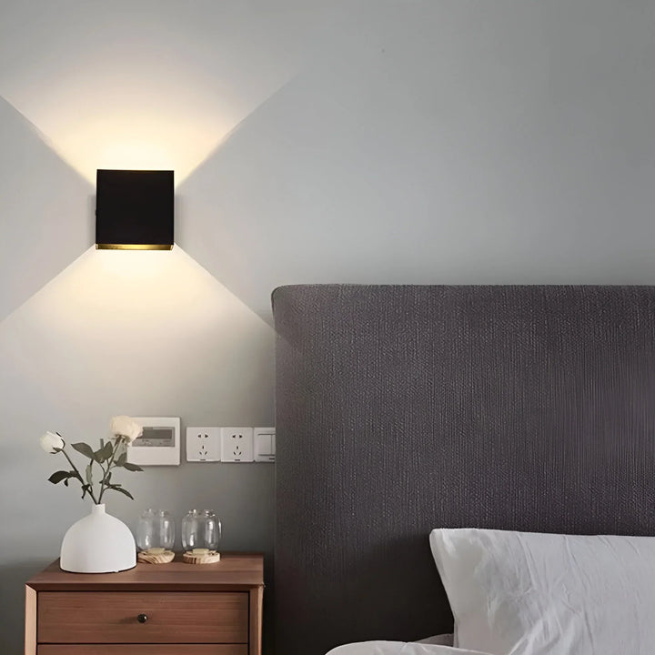 LumiCube – Minimalistisk Cube Væglampe