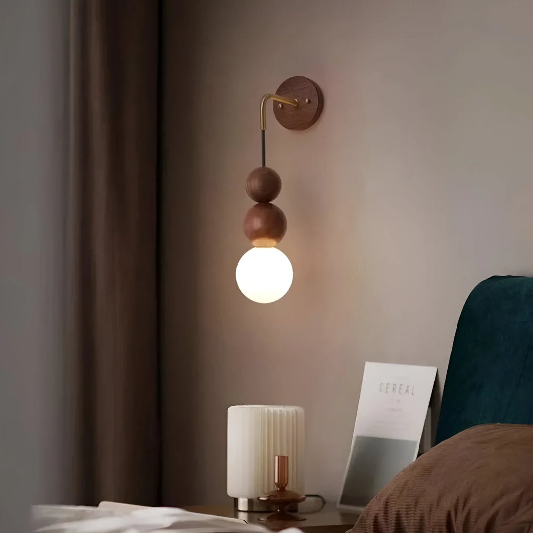 GlowHaven – Valnød &amp; Messing Accent Væglampe