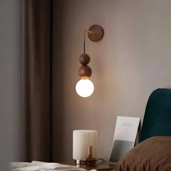 GlowHaven – Valnød &amp; Messing Accent Væglampe