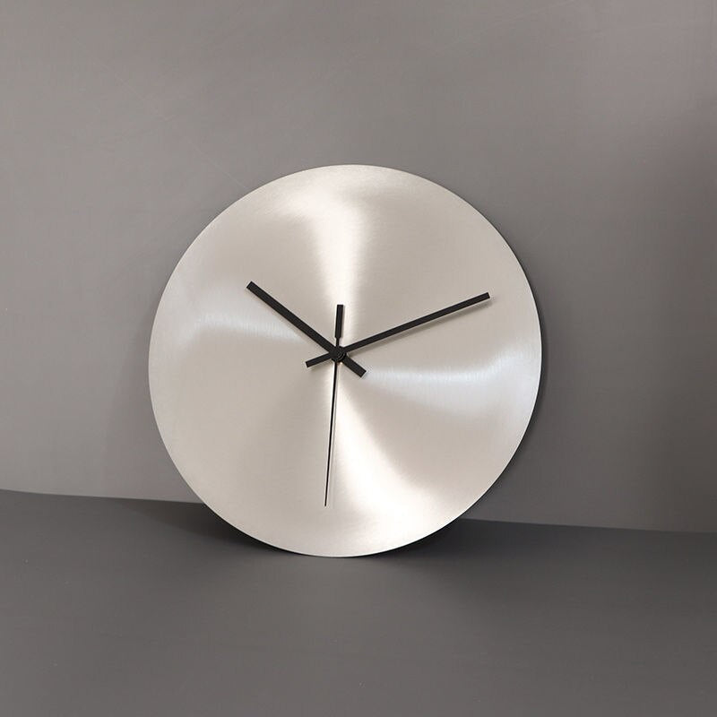 ClearTime - Minimalistisk Vægurs i Rustfrit Stål