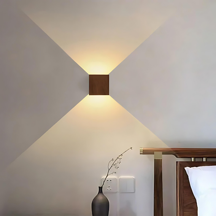 NordiLume | Skandinavisk firkantet trævæg lampe