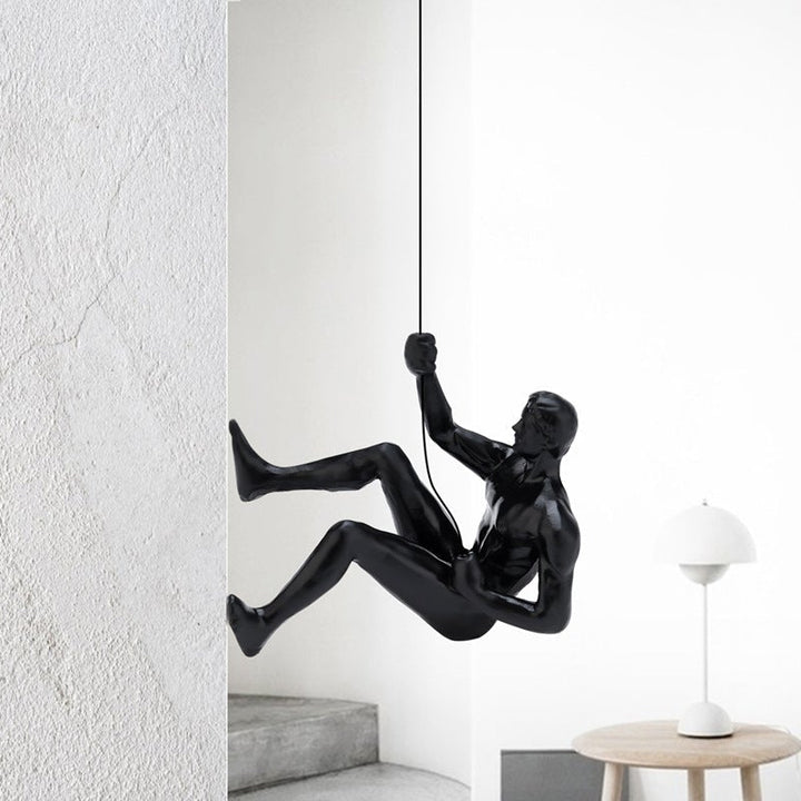 Klatrevæg hængende statuer