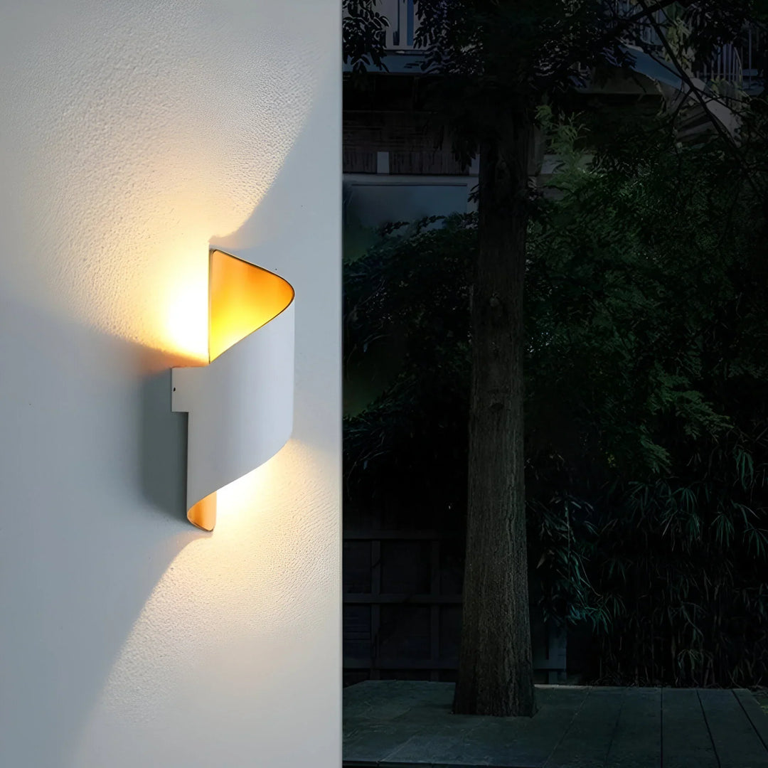 LumiTwist – Moderne Twisted LED Væglampe