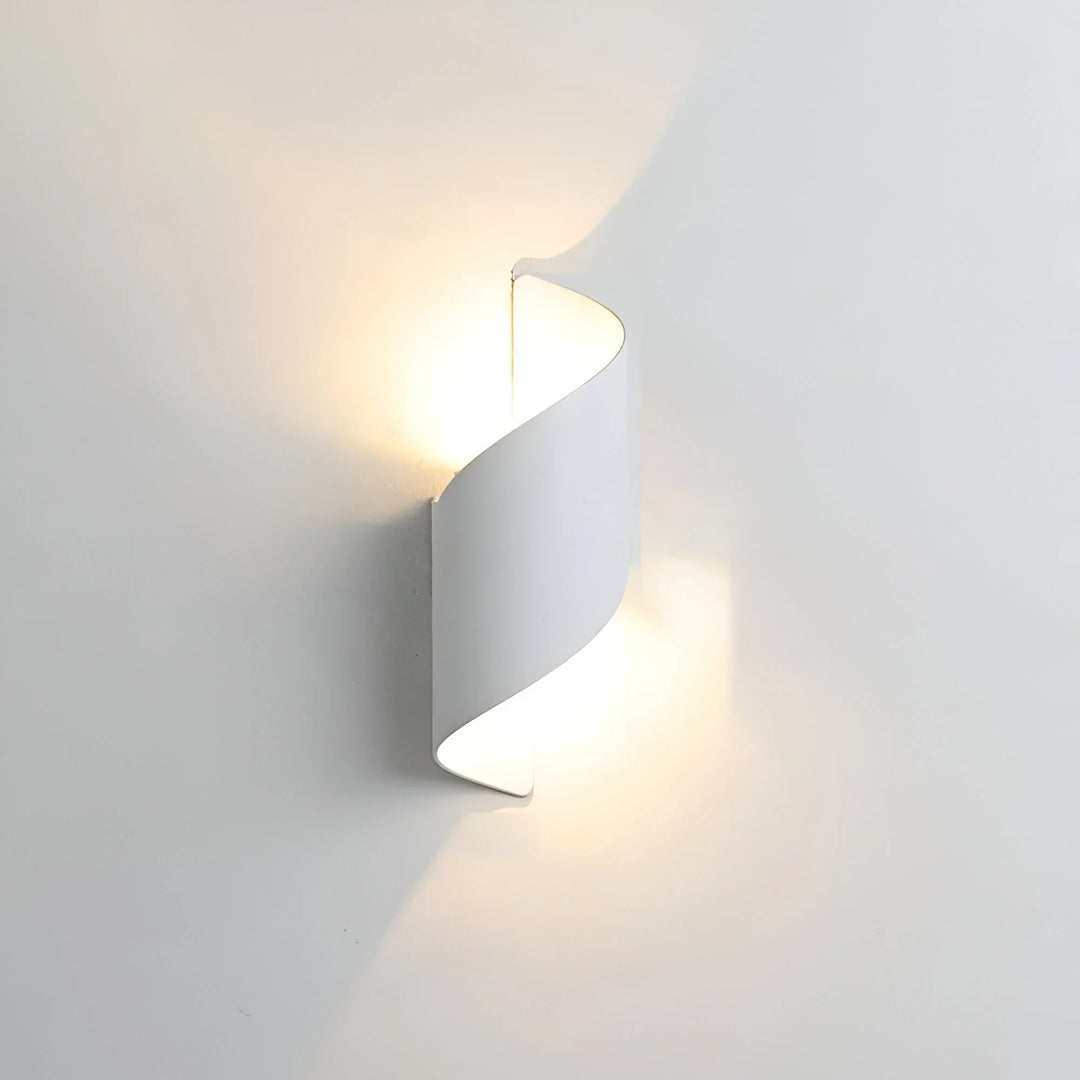 LumiTwist – Moderne Twisted LED Væglampe