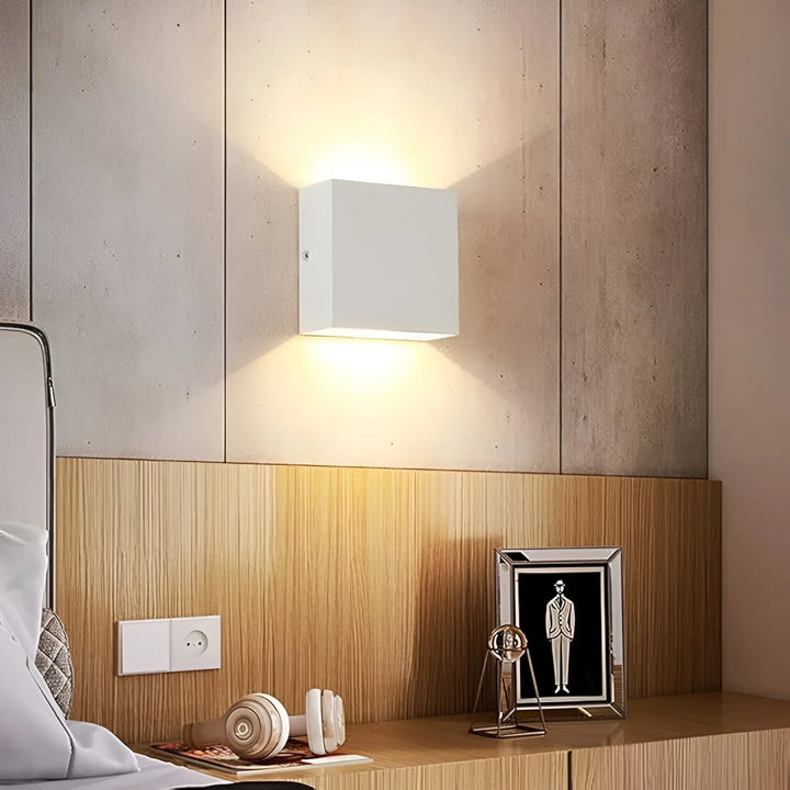 LumiCube – Minimalistisk Cube Væglampe