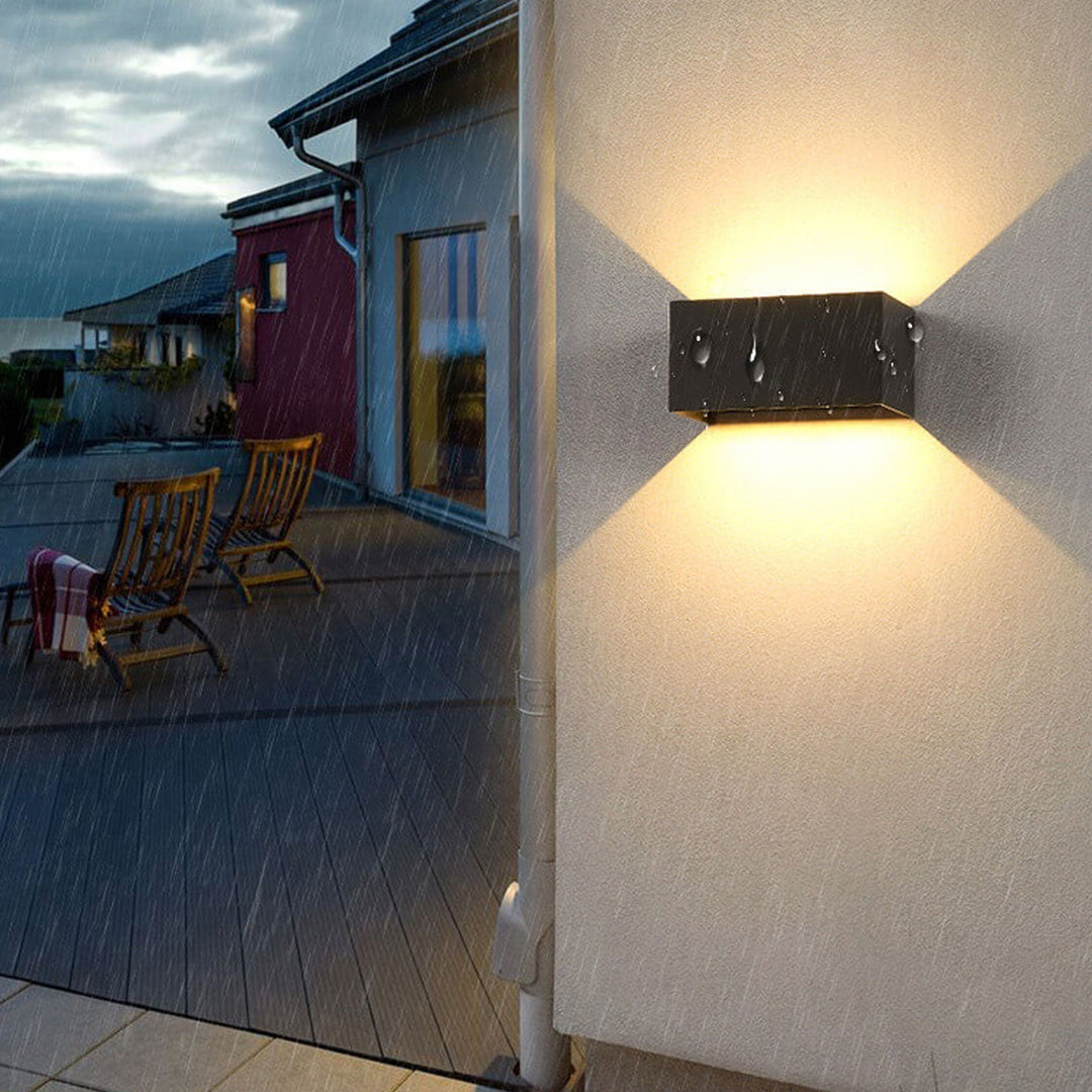 Moderne vandtæt rektangulær LED væglampe til udendørs brug med op- og nedbelysning