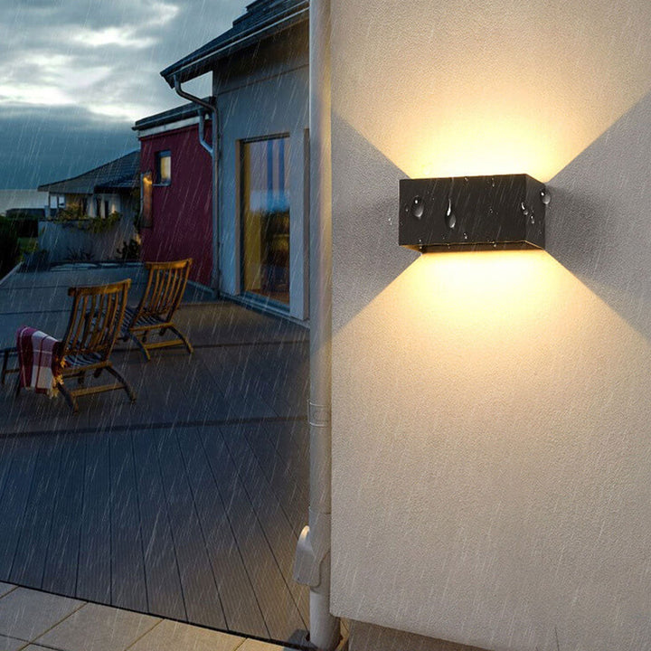 Moderne vandtæt rektangulær LED væglampe til udendørs brug med op- og nedbelysning