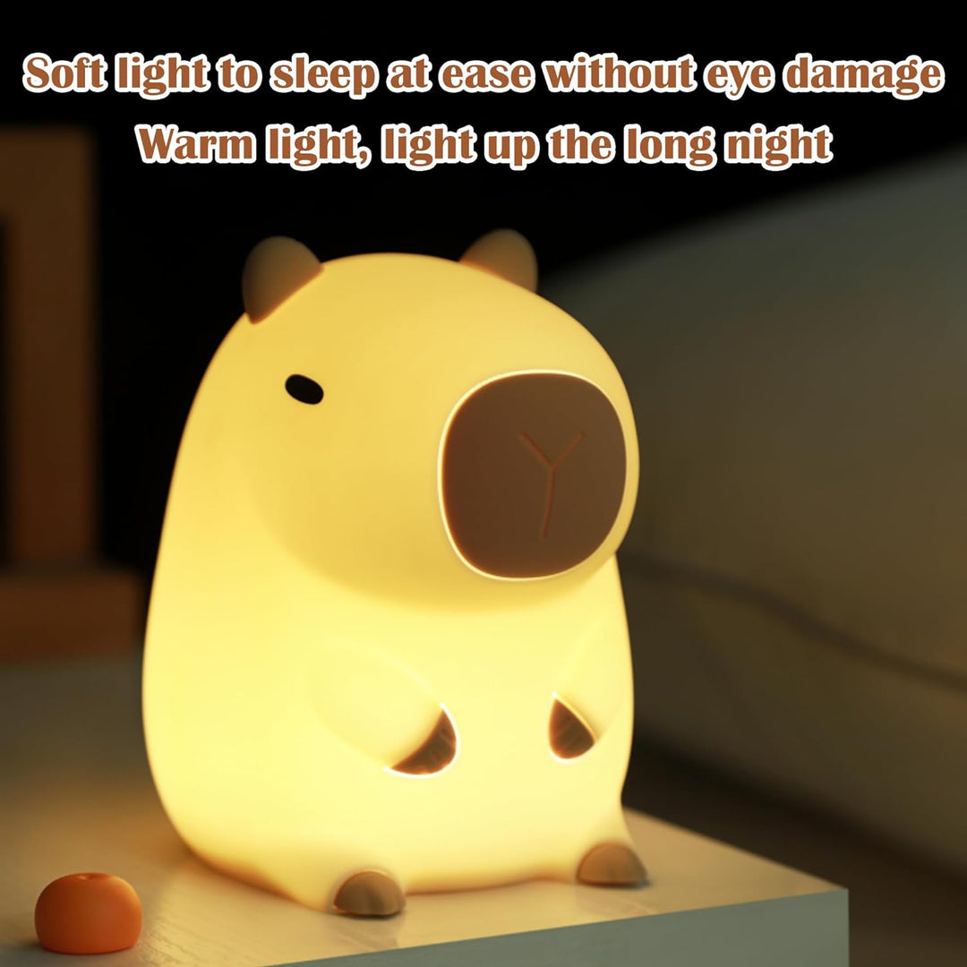 Sød CapySnuggle Natlampe - Varmt Lys i Capybara Design