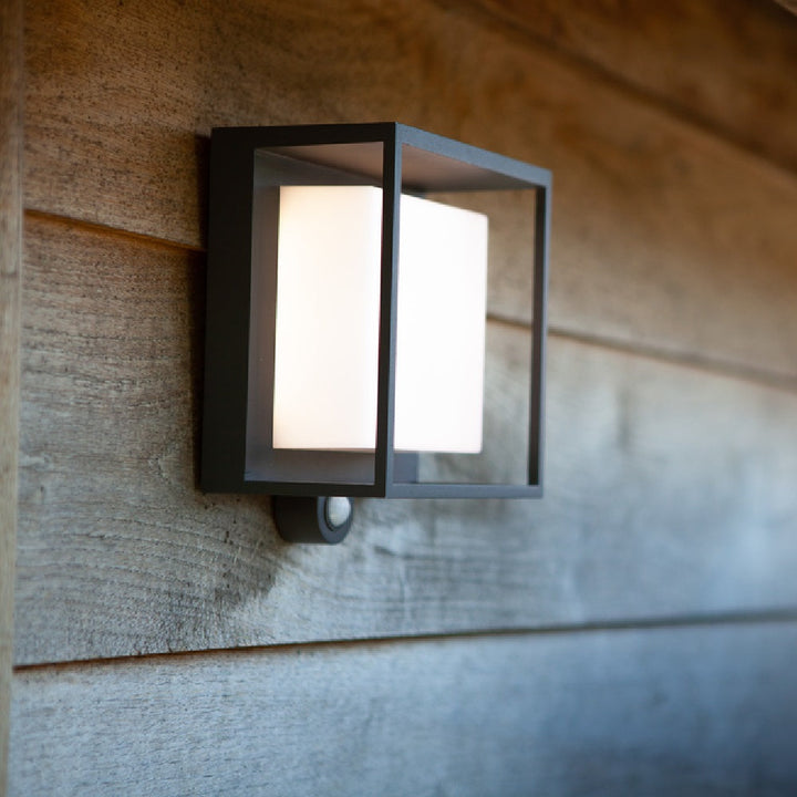 Lutec 6934601118 Curtis LED Antracit Solenergi Udendørs Moderne Firkantet Overflademonteret Væglampe med PIR