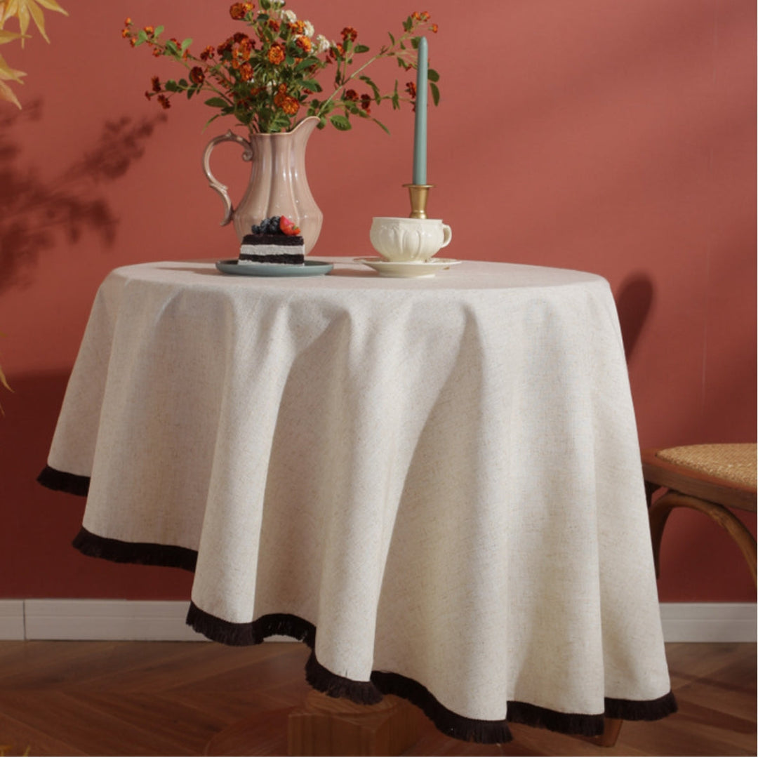 Minimalistisk Linnedug med Frynser i Naturlig Stil