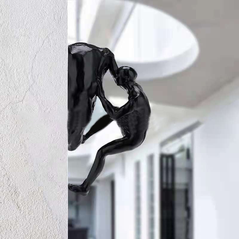 Klatrevæg hængende statuer