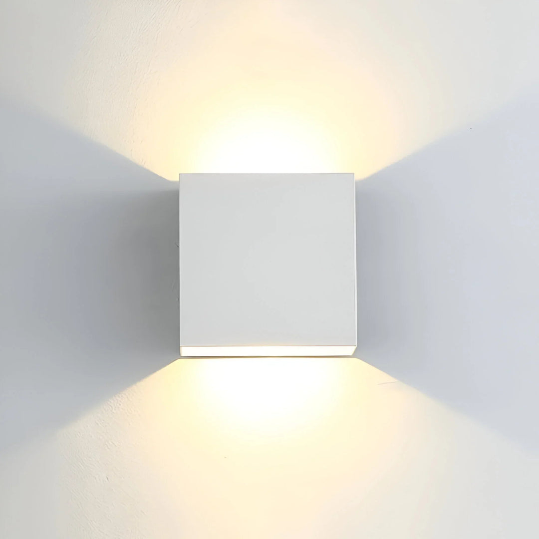 LumiCube – Minimalistisk Cube Væglampe