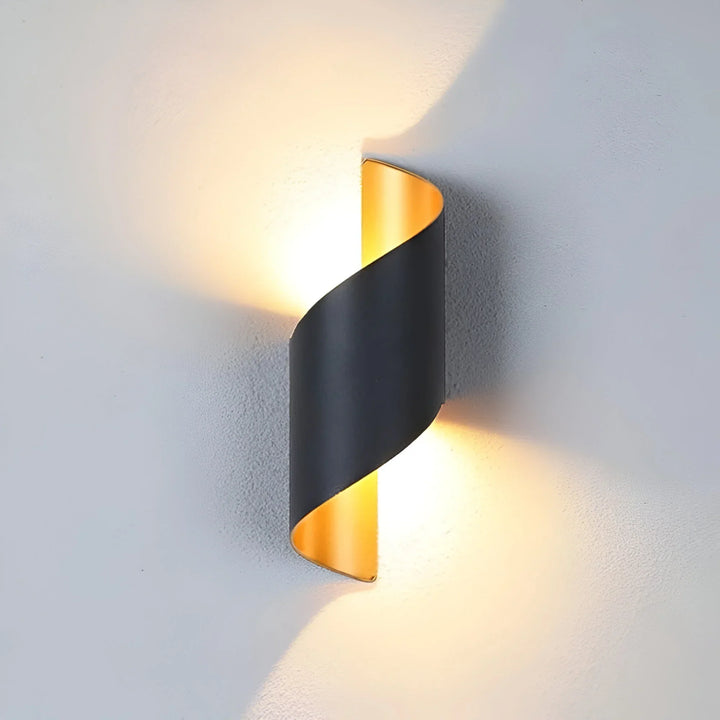 LumiTwist – Moderne Twisted LED Væglampe