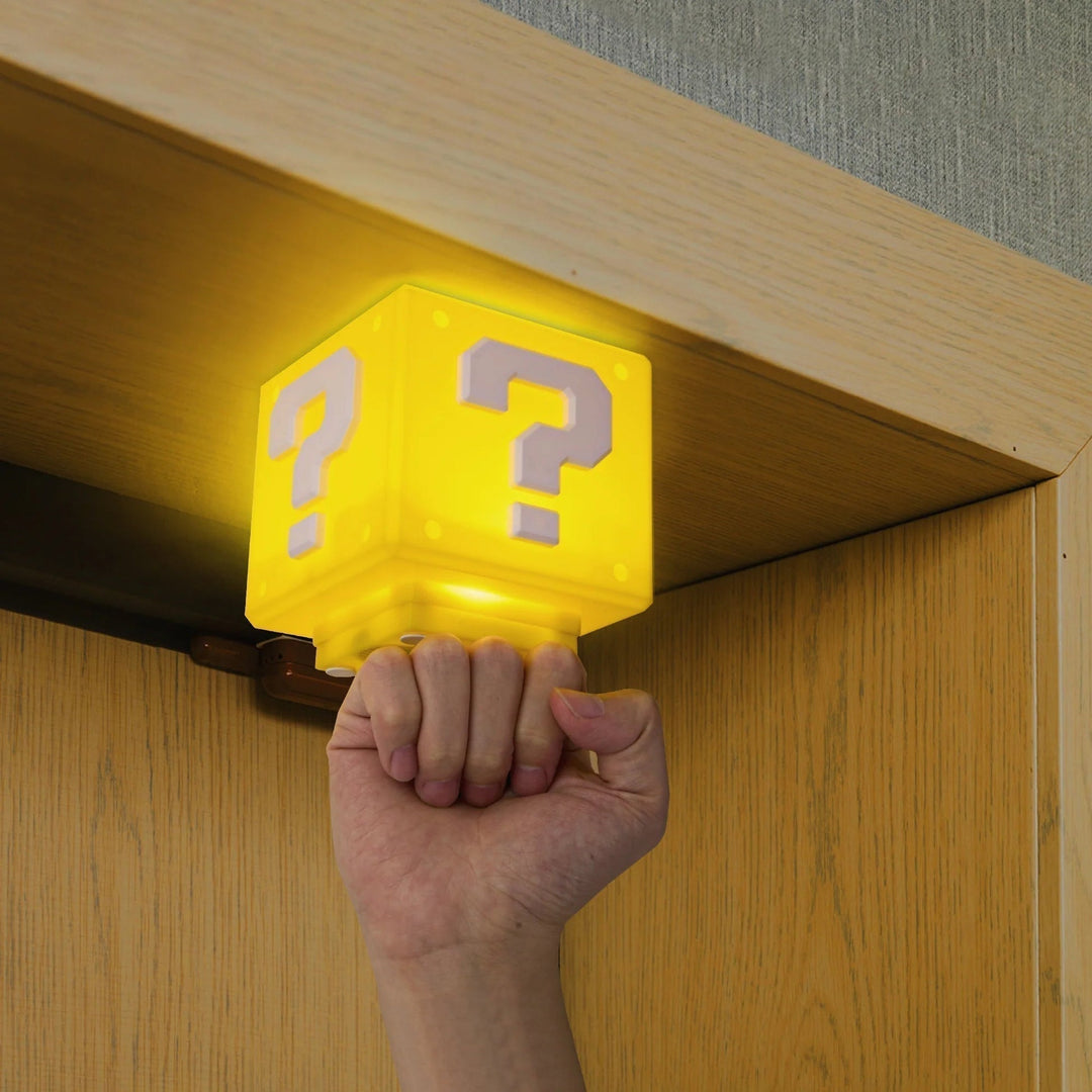 Power-Up Block Natlys - Super Mario-inspireret Spildekoration
