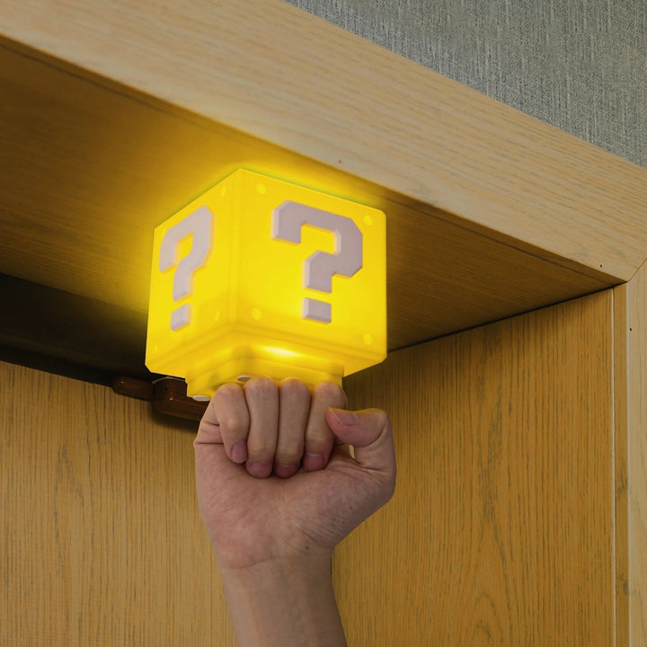 Power-Up Block Natlys - Super Mario-inspireret Spildekoration
