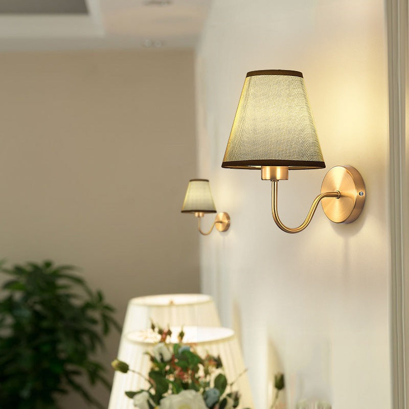 Moderne Nordisk Rund Bøjet Jern Stof Skærm 1-Lampe Væglampe til Stue