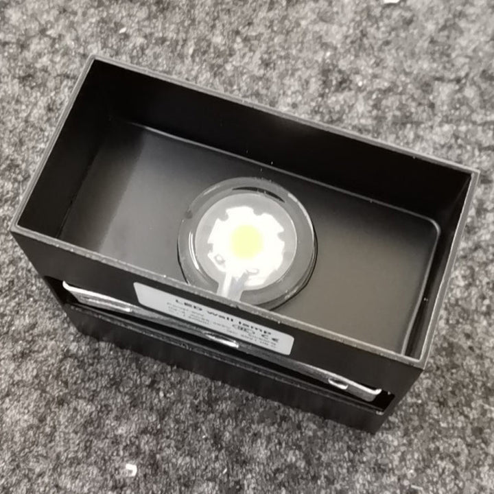 Moderne Minimalistisk Vandtæt Cube Op Ned Aluminium Glas Induktions LED Væglampe Til Soveværelse