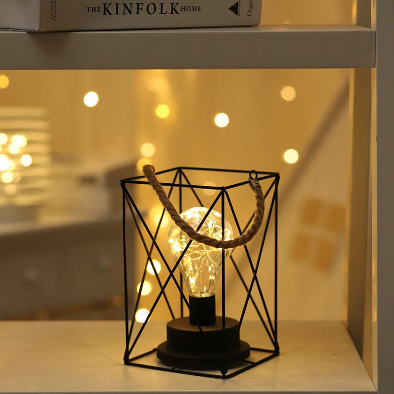 Moderne Minimalistisk Lodret Stribet Firkanthjulet Jern LED Bordlampe Til Stuen