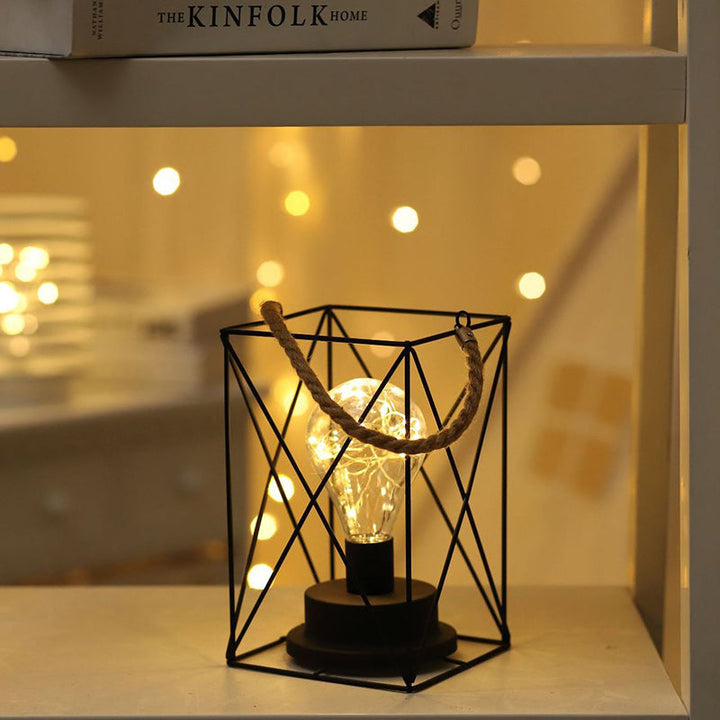 Moderne Minimalistisk Lodret Stribet Firkanthjulet Jern LED Bordlampe Til Stuen