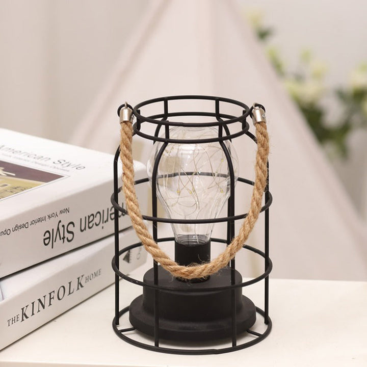Moderne Minimalistisk Lodret Stribet Firkanthjulet Jern LED Bordlampe Til Stuen