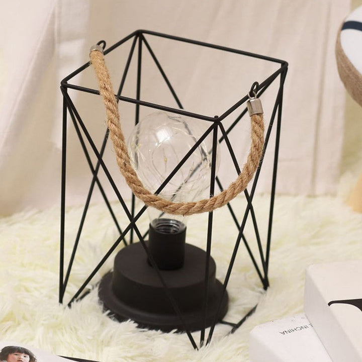 Moderne Minimalistisk Lodret Stribet Firkanthjulet Jern LED Bordlampe Til Stuen