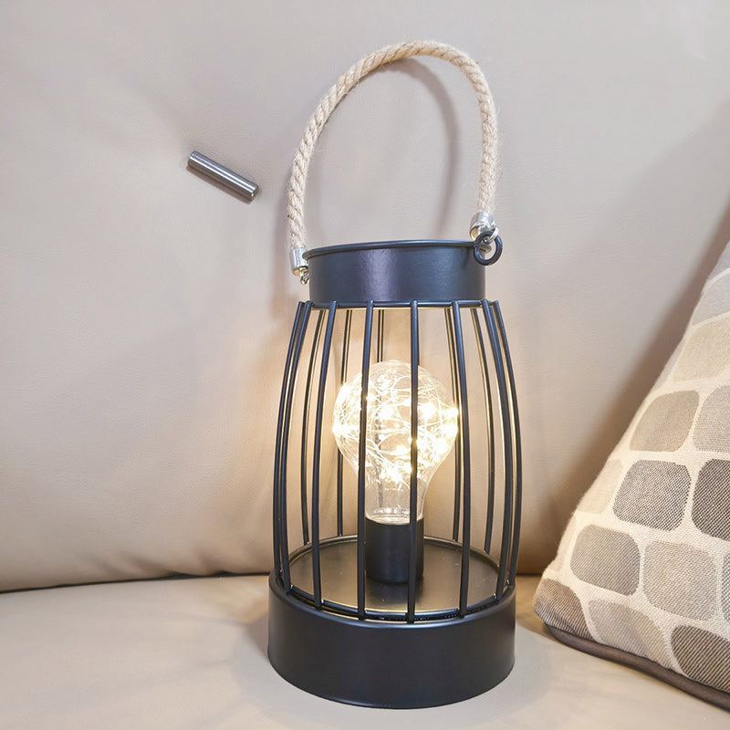 Moderne Minimalistisk Lodret Stribet Firkanthjulet Jern LED Bordlampe Til Stuen