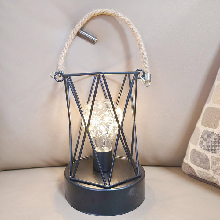 Moderne Minimalistisk Lodret Stribet Firkanthjulet Jern LED Bordlampe Til Stuen