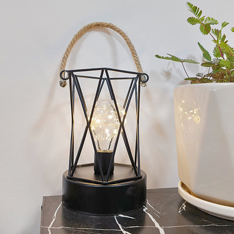 Moderne Minimalistisk Lodret Stribet Firkanthjulet Jern LED Bordlampe Til Stuen