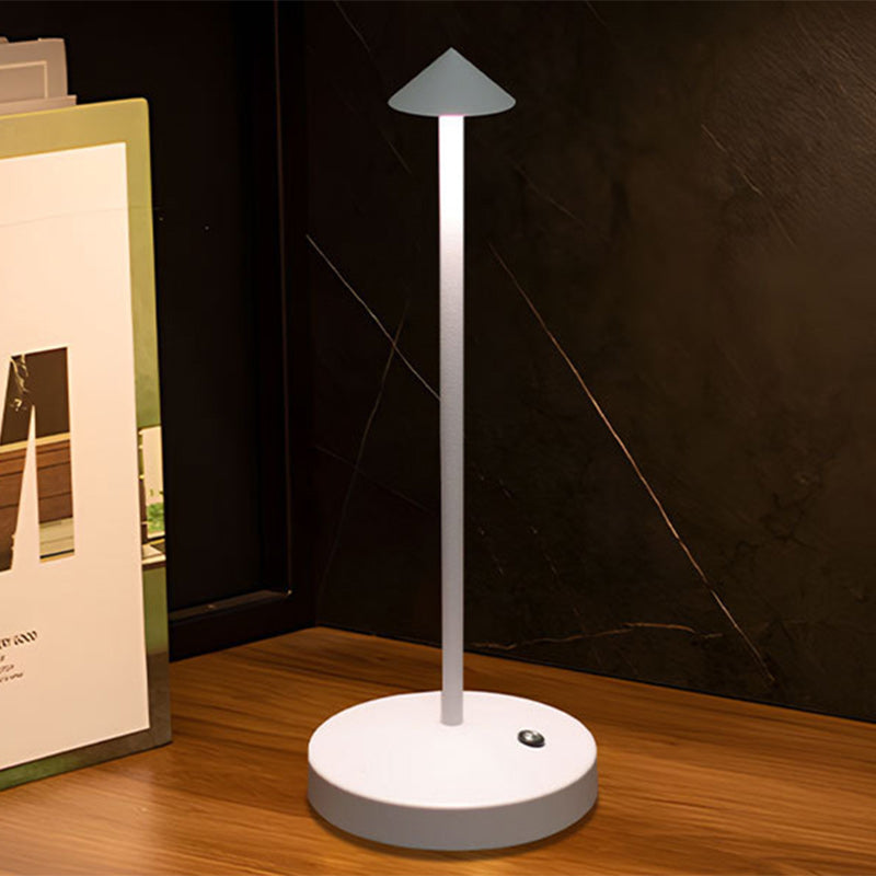 Moderne Enkelhed Triangel Kegle Rund Akryl Cylinder Jern LED Bordlampe til Stuen