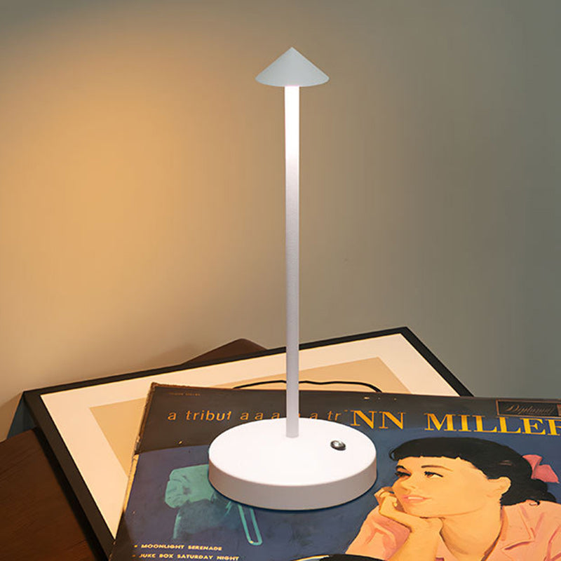 Moderne Enkelhed Triangel Kegle Rund Akryl Cylinder Jern LED Bordlampe til Stuen