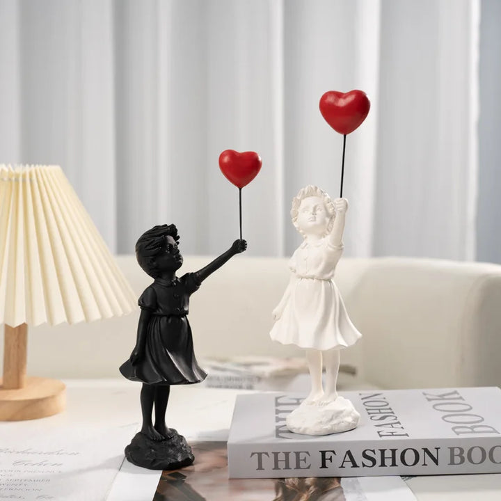 Skulptur af en pige med ballon i Banksy-stil til borddekoration og kreativ stueindretning