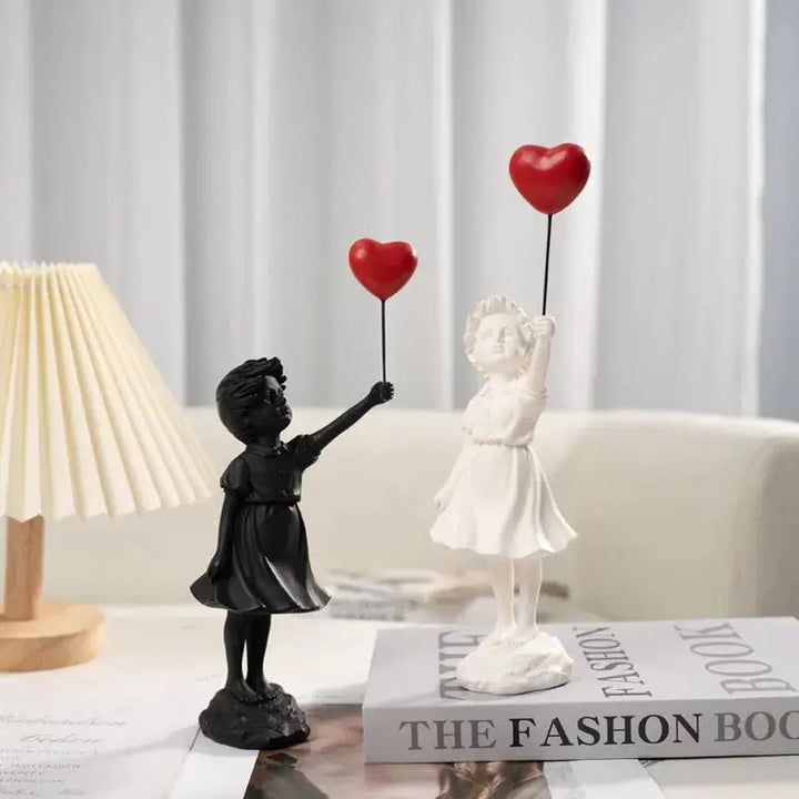 Banksy flyvende Ballonpige Statue